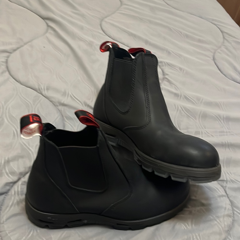 Black size 9 1/2 men’s Redback slip resistant composite toe boots